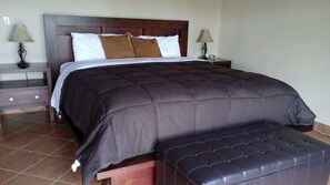 3 habitaciones, escritorio, tabla de planchar con plancha y wifi gratis 