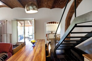 Interior - Farmhouse Il Polveraio La Villa - Tuscan hillside with sea view (Montescudaio)