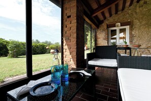 Terrace/patio - Farmhouse Il Polveraio La Villa - Tuscan hillside with sea view (Montescudaio)