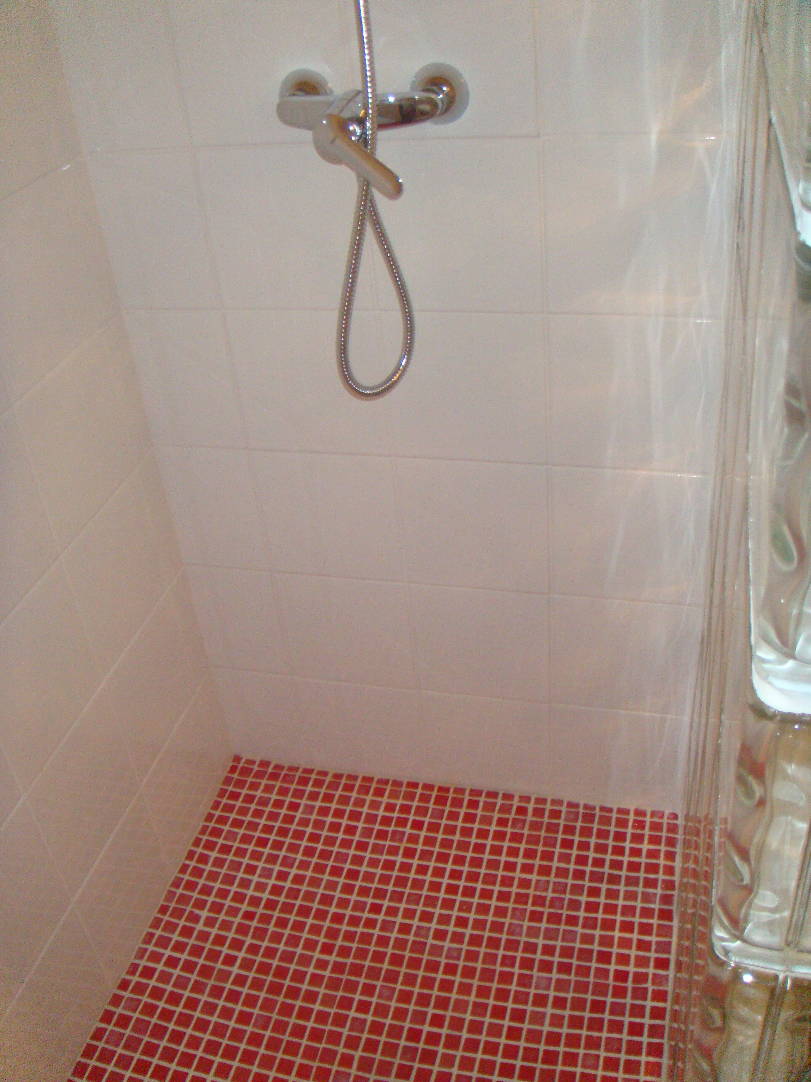 シャワー、ヘアドライヤー、タオル、石鹸