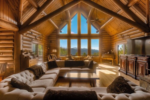 Better Home & Garden Award Winning Design + Mountain Views!