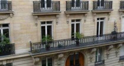 Luxury, Calm & Elegance in the heart of the Champs-Elysées with Champagne !!!