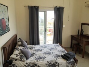 3 soverom, strykejern/-brett, reiseseng for barn og wi-fi (inkludert)