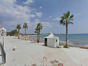 Una playa cerca