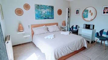 2 Schlafzimmer, Schreibtisch, Bügeleisen/Bügelbrett, Reisekinderbett