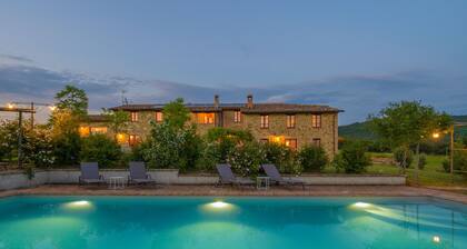 PODERE POMASCIANO 10 nukkuu, huvila yksityinen uima-allas yksinomaiseen käyttöön!