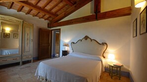 5 bedrooms, desk, iron/ironing board, free WiFi