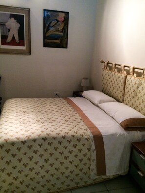 1 bedroom, iron/ironing board, travel crib, free WiFi - The ancient alley, just a step away from everything (Salerno)
