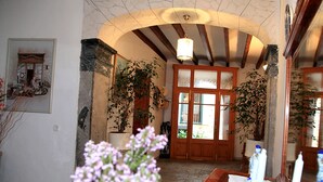 A hallway with wooden beams, a wooden door with glass panels, and potted plants. - TOWN HOUSE SÓLLER CENTER - ETV13701 (soller)