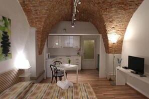 Schreibtisch, WLAN, Bettwäsche