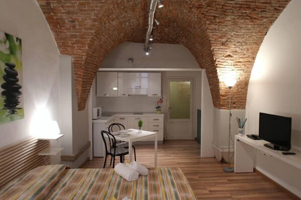 Desk, WiFi, bed sheets