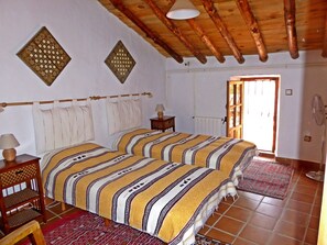 3 عدّة غرف نوم وواي فاي مجانًا وملاءات أسرّة