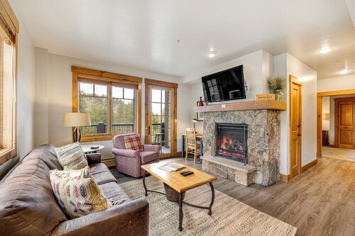 Mountain Thunder - Renovated Ski-in/Gondola-out, high-end, hot tub, pool, free p