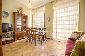 Smart TV, DVD player, books