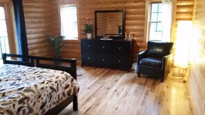 3 bedrooms, iron/ironing board, WiFi, bed sheets - Lodge on Pine Ridge, with private 50 acres (Emlenton)