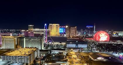 MGM Signature 2BR2BA Penthouse SPHERE&Strip view, Balcony, Pool, No Resort Fee