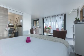 1 habitación, tabla de planchar con plancha, wifi y ropa de cama 