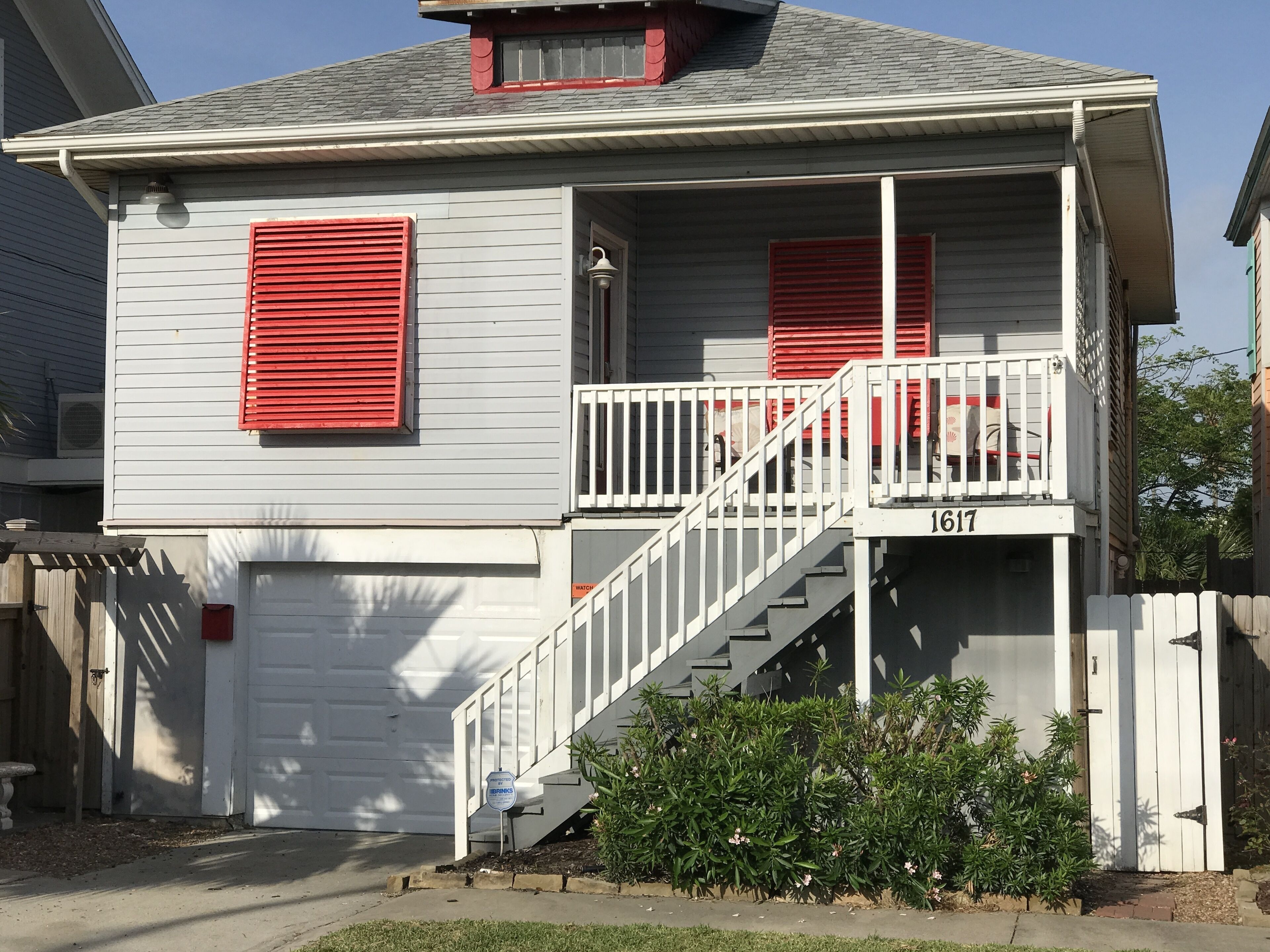 Best Seawall cottage! All amenities! Bring your dog! Enjoy the Gulf View!