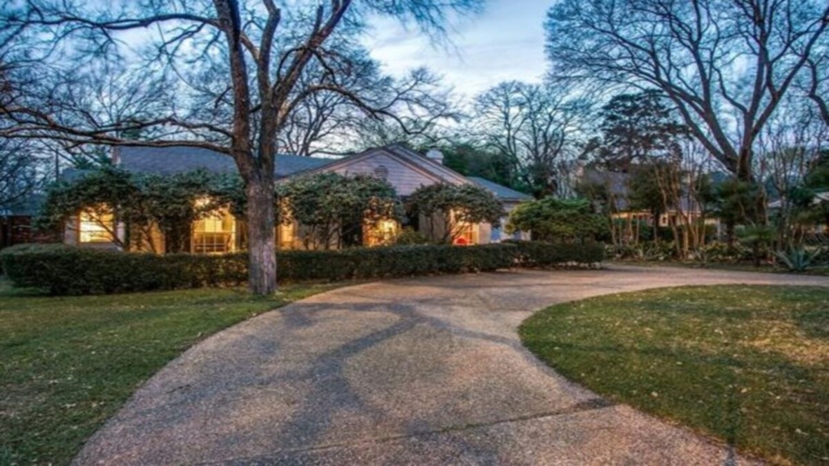 Dallas Love Field Bluffview Bluebonnet Road Bungalow