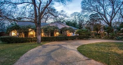 Dallas Love Field Bluffview Bluebonnet Road Bungalow