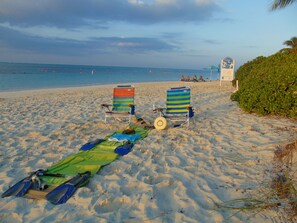 Beach nearby, sun loungers, beach towels