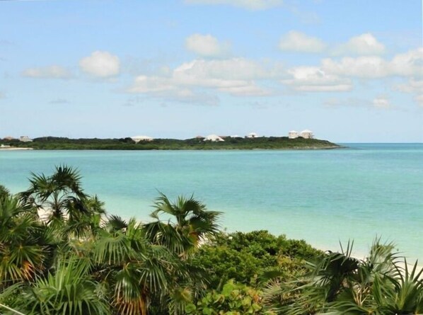 ビーチの近く、サンラウンジャー、ビーチタオル