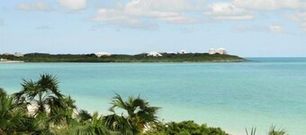 Beautiful Waterfront Villa Dockside Patio Kayaks optional Jeep Suv Boat Seadoo