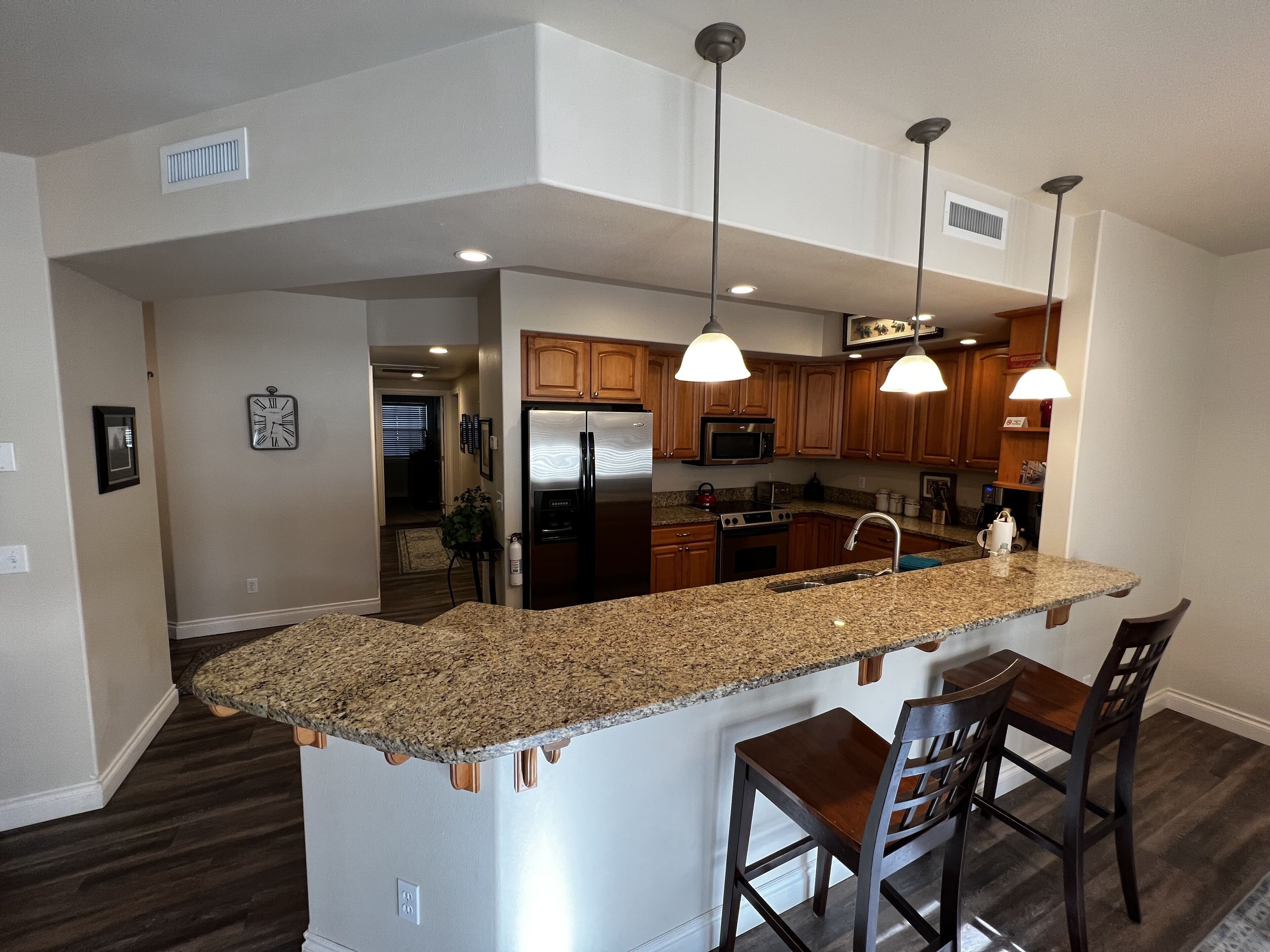 Geladeira, micro-ondas, fogão, cooktop