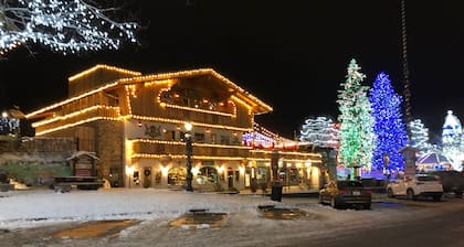 Beautiful central downtown condo close to everything! Sun&Ski Condo