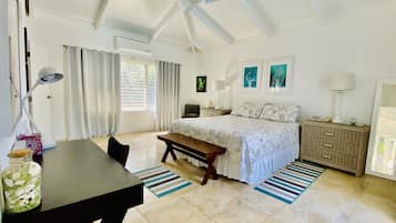 3 bedrooms, desk, iron/ironing board, travel cot