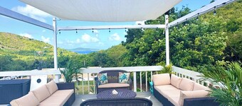 Hidden Valley Villa 3 chambres 3 salles de bain. Vues sur l'océan et piscine privée, à 2min des plages