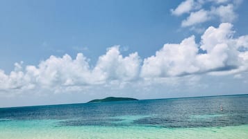 Beach nearby, sun-loungers, beach towels
