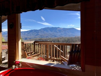 Privacy with a view ! Romantic. Great getaway/honeymoon spot. Wifi/TV, Free Tix