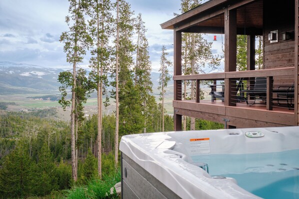 Bañera de hidromasaje al aire libre