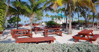 Oceanside-lomakeskus: Kajakkeja, ilmainen WiFi, ilmastointi, ulkogrilli, kohotettu kansi, 24h-turvallisuus