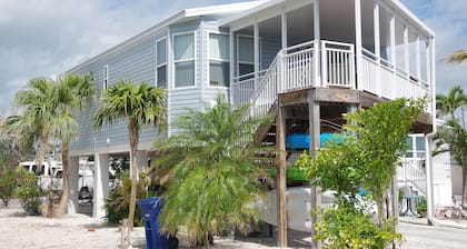 Oceanside Resort: Kayaks, WiFi gratuit, A / C, Grill extérieur, Terrasse surélevée, 24h / 24