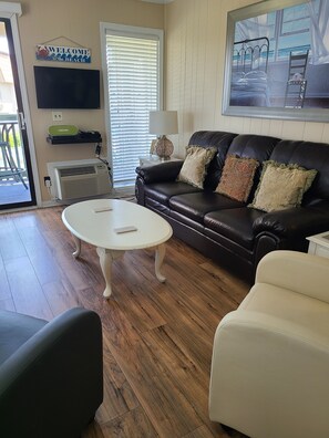 Smart-TV, DVD-Player, Stereoanlage