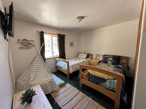 3 bedrooms, WiFi, bed sheets