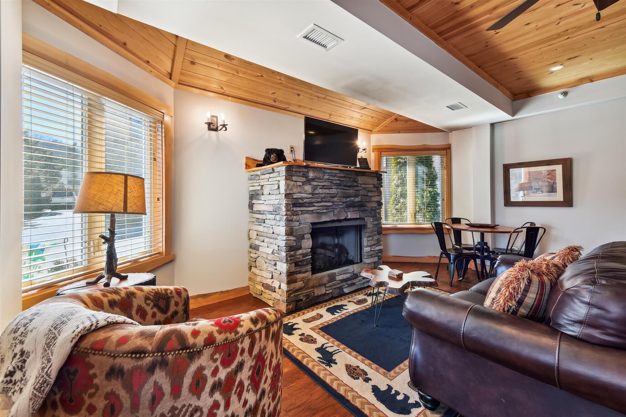 TV, fireplace