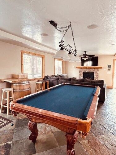 Home 1 mile from Lake, Casino, and Skiing