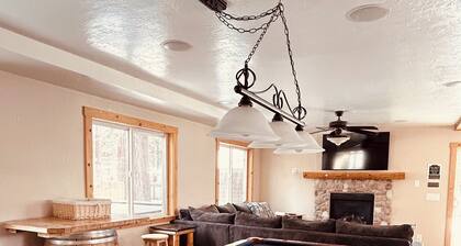 Home 1 mile from Lake, Casino, and Skiing