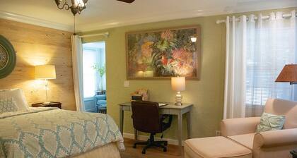 Winter Park charm. Close to Park Ave