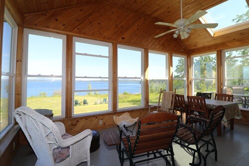 Oceanfront Cape Newburyn kaulassa, Surry. Upeat näkymät Acadia Nat'l -puistoon