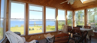 Oceanfront Cape on Newbury Neck, Surry. Stunning Views of Acadia Nat'l Park