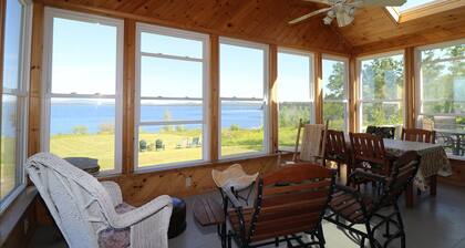 Oceanfront Cape Newburyn kaulassa, Surry. Upeat näkymät Acadia Nat'l -puistoon