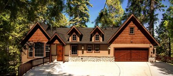 Breathtaking Lake Views! Lakeside Lodge, New Private Dock, Next to Village, AC