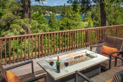 Breathtaking Lake Views! Lakeside Lodge, New Private Dock, Next to Village, AC
