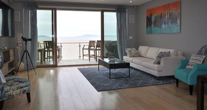 MODERN OCEANFRONT 4 BD 3 BA HOUSE - 180° UNOBSTRUCTED OCEAN VIEWS !!