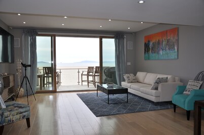 MODERN OCEANFRONT 4 BD 3 BA HOUSE - 180° UNOBSTRUCTED OCEAN VIEWS !!