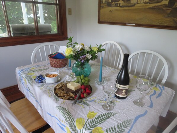 Dining - Rustic Quaint Cottage With Spectacular Views (Lottsburg)